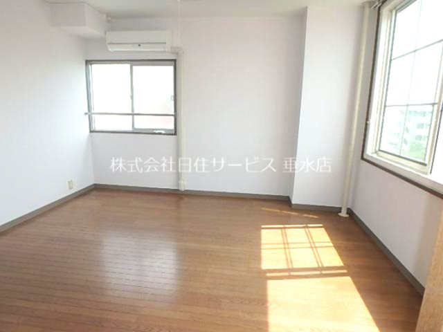 ブリッジビュー舞子の居間・リビング|こちらのリビングで趣味の時間をお楽しみください