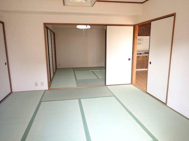 ドルミハイツ垂水A棟の寝室|使い勝手のいい寝室です