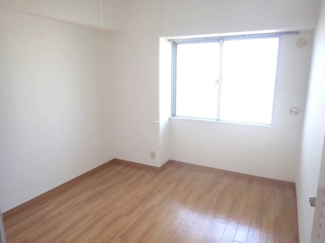 ドルミハイツ垂水A棟の洋室|スタンダードな洋室です