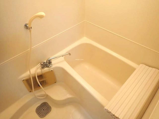 ドルミハイツ垂水A棟の浴室|コンパクトで使いやすいお風呂です