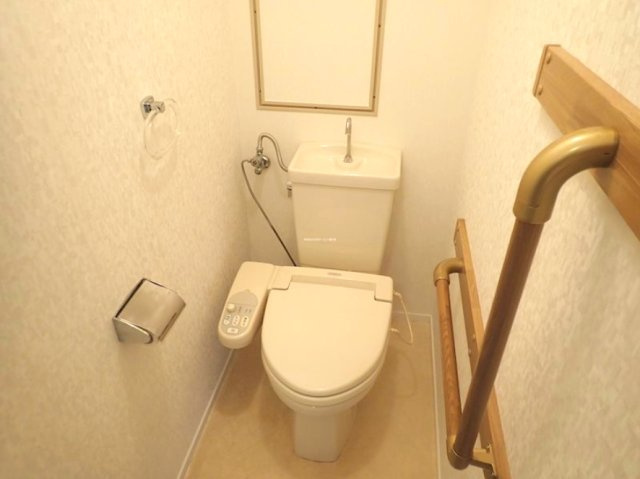 ドルミハイツ垂水A棟のトイレ|落ち着いたトイレです