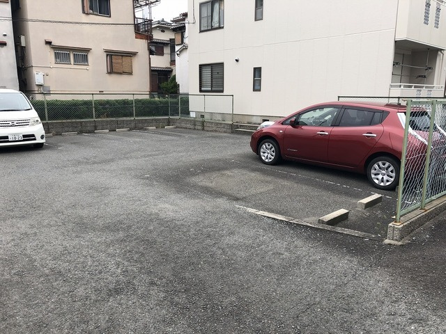 ハピネス西口Ⅱの駐車場