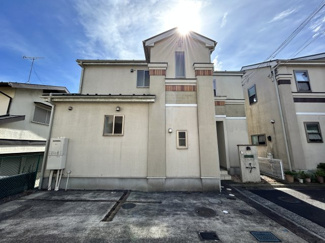 【外観】 | 忙しく過ぎゆく日常を置き去るほど、ゆったりした時間が流れる住環境♪♪『快適』は「家」と「街」と「環境」が調和した時に訪れるだと改めて感じさせてくれます。時間の経過と共に味わいが出る素敵な空間へ！！