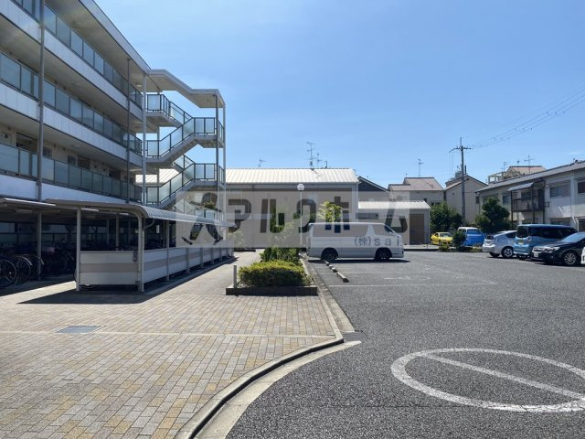 リラスクエア八尾宮町の駐車場