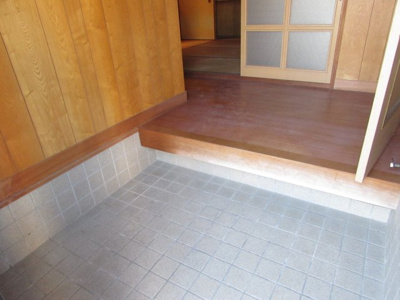 【玄関】 | 洲本市由良一丁目一戸建 | 玄関写真です。（令和６年１０月撮影）