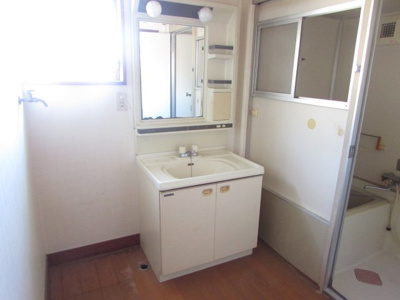 【独立洗面台】 | 洲本市由良一丁目一戸建 | 洗面台の写真です。（令和６年１０月撮影）