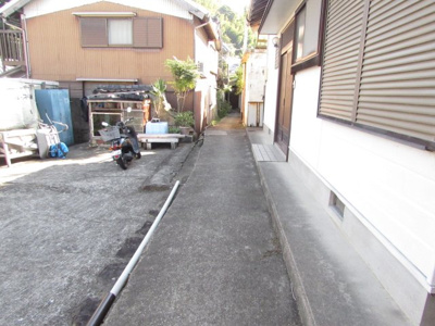 【前面道路含む現地写真】 | 洲本市由良一丁目一戸建 | 現地の写真です。（令和６年１０月撮影）