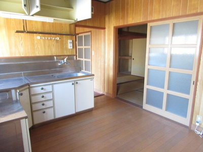 【キッチン】 | 洲本市由良一丁目一戸建 | キッチンスペースの写真です。（令和６年１０月撮影）