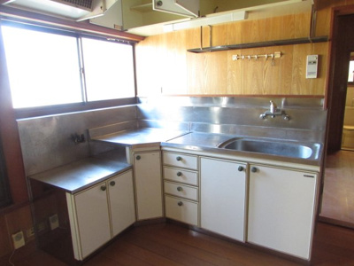 【キッチン】 | 洲本市由良一丁目一戸建 | キッチンの写真です。（令和６年１０月撮影）