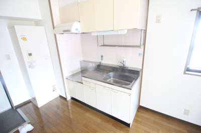 【キッチン】 | イーストコーストヴィラ | 収納の多いキッチン