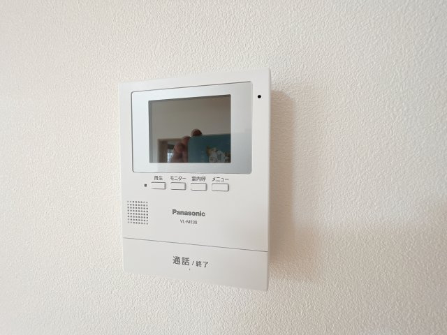 【防犯設備】 | 古賀市舞の里5丁目　戸建 | モニター付きのインターホンを備えています♪訪問者の顔をしっかりチェックすることができますね。
