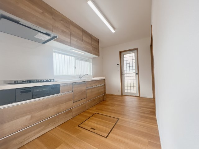 【キッチン】 | 古賀市舞の里5丁目　戸建 | キッチンに窓。ただ、朝ご飯作る手元を朝日が優しく照らすっていう雰囲気は、結構代えがたいものがありますよ(＾＾)♪