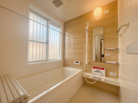 【浴室】 | 古賀市舞の里5丁目　戸建 | お風呂にも窓完備、無いより有る方が断然にいいですね！なぜなら、明るく、開放的で、何よりカビが発生しづらいです。