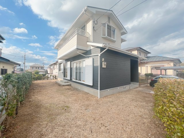 【庭】 | 古賀市舞の里5丁目　戸建 | 戸建の魅力の一つはお庭です。家庭菜園はもちろん、今流行りのお家キャンプや庭で優雅にカフェタイム。お子さんと一緒に土に触れ、童心に帰ってみるのもいいですよね♪