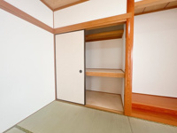 【和室】 | 古賀市舞の里5丁目　戸建 | 和室の収納もたっぷり。来客用のお布団も３組置いてもまだまだ余裕があります。