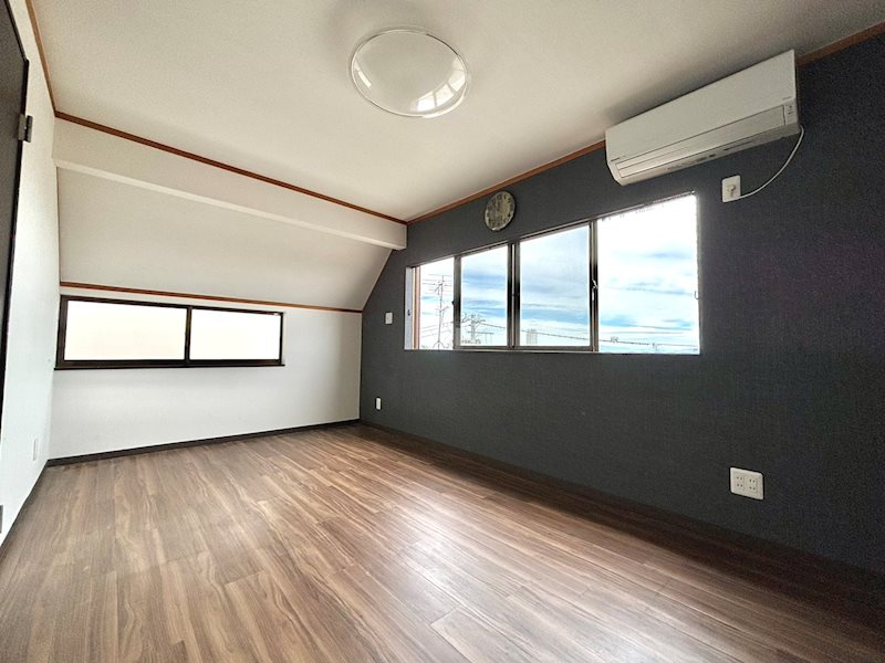 神戸市灘区寺口町戸建の洋室|◆約6.7帖の洋室です。南東側の窓からの眺望、採光、風通しがオススメのお部屋です！