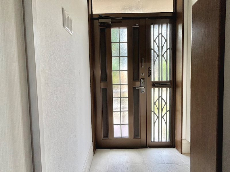 神戸市灘区寺口町戸建の玄関|◆玄関です。落ち着いた雰囲気の造りで帰った際の安心感が際立ちます！