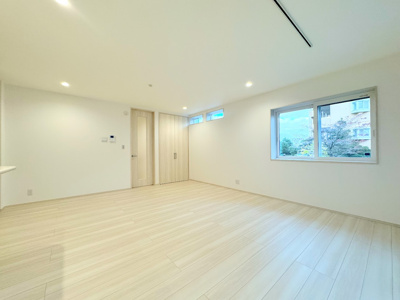 【居間・リビング】 | ◆横浜市緑区十日市場町新築C号棟◆ | ◆ご家族の会話がはずむ、開放的なＬＤＫです。休日はお陽さまの光をたっぷりととりこめるぽかぽかリビングで過ごしませんか？