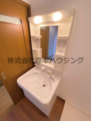 【独立洗面台】 | 　Vio東中野 | 独立洗面台、小物を置くことができて便利です