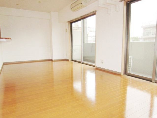 川口市飯塚１丁目の賃貸マンションの居間・リビング|別室参考写真です。