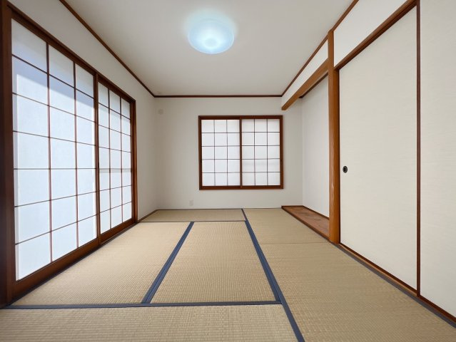【和室】 | 筑紫野市美しが丘南4丁目　戸建 | 和室はゆっくりと寛げる6畳分のスペースを確保。最近6畳を確保できるマンションは少なくなってます。