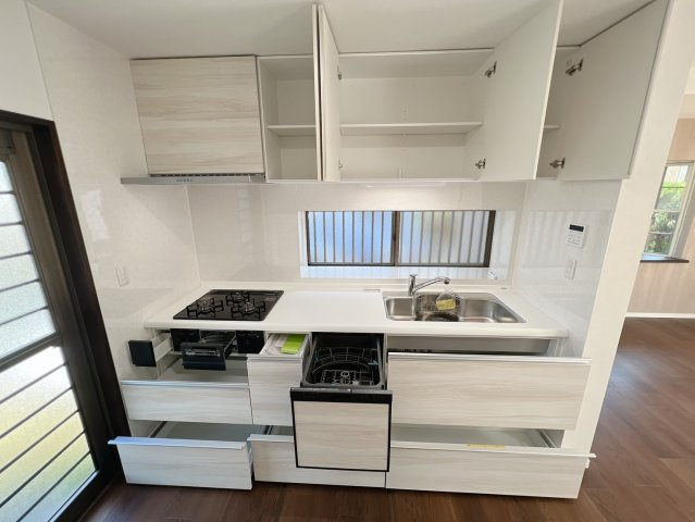 【キッチン】 | 筑紫野市美しが丘南4丁目　戸建 | 機能性の高いキッチンはお部屋のイメージにぴったりの洗練されたデザイン。水回り新品で気持ちよく生活をスタート♪