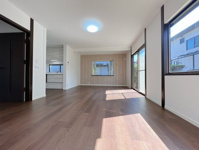 【居間・リビング】 | 筑紫野市美しが丘南4丁目　戸建 | ゆっくり過ごしたり食事をしたり、日々の暮らしに彩りを添えてくれる、そんな楽しく豊かな空間になりそうです。