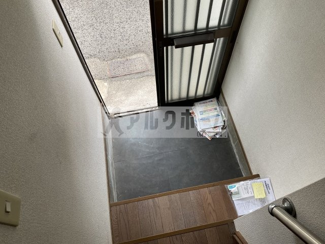 弓削パークハイツの玄関