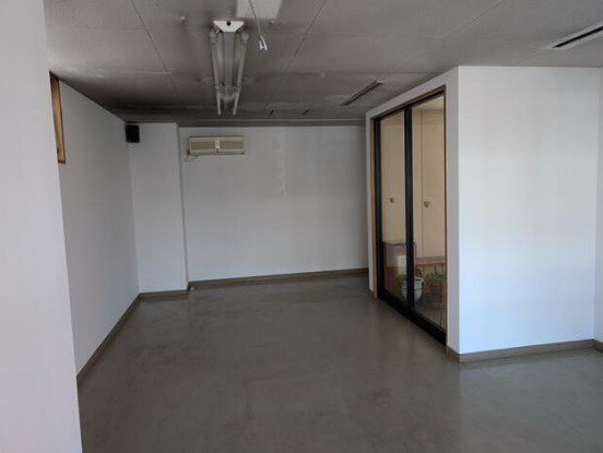 近江八幡市鷹飼町の店舗事務所