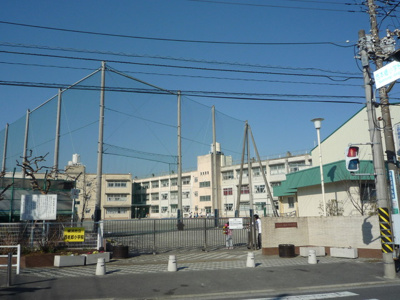 横浜市立西本郷小学校まで400ｍ