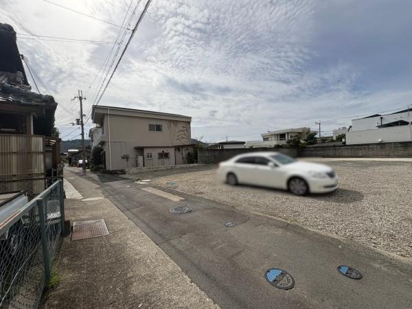岩出市清水　中古戸建の前面道路含む現地写真
