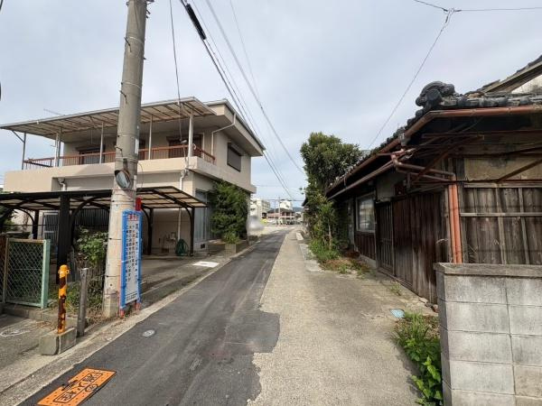 岩出市清水　中古戸建の前面道路含む現地写真