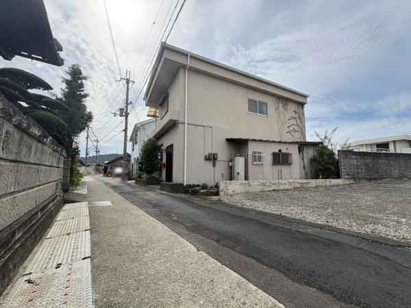 岩出市清水　中古戸建の前面道路含む現地写真