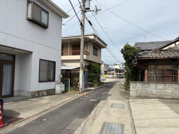 岩出市清水　中古戸建の前面道路含む現地写真