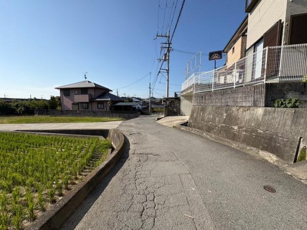 和歌山市園部　中古戸建の前面道路含む現地写真