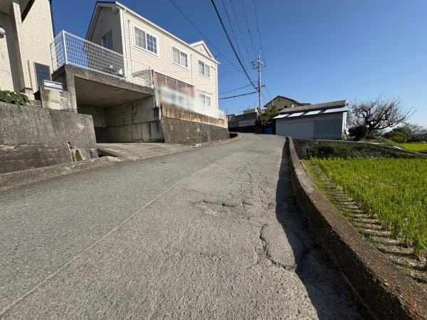 和歌山市園部　中古戸建の前面道路含む現地写真