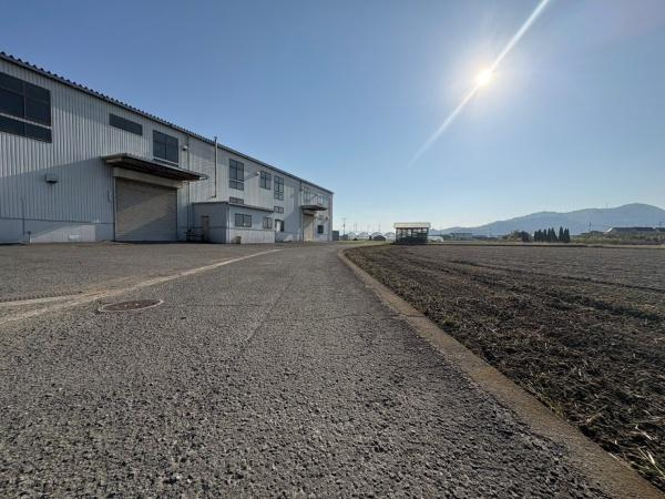 紀の川市下井阪　倉庫の前面道路含む現地写真