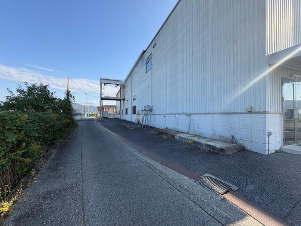紀の川市下井阪　倉庫の前面道路含む現地写真