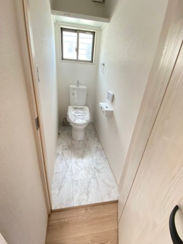 第2長嶺東9丁目　2号棟　3LDのトイレ