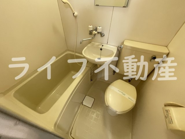 ストリートハウスの浴室|日々の疲れを癒すお風呂付です