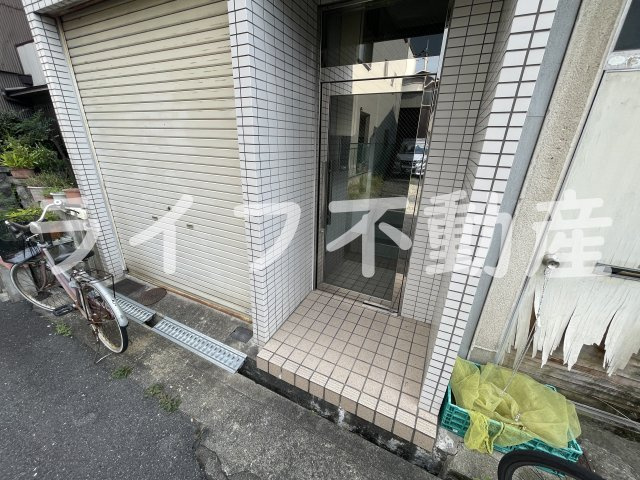 ストリートハウスのエントランス|建物の内部です