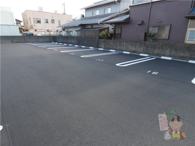 スターヒルズの駐車場