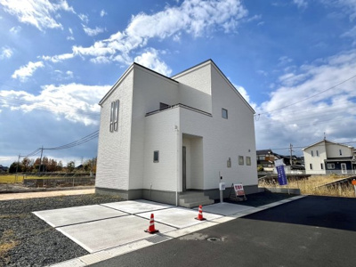 【外観】 | 一建設妻崎開作4号棟 | 白を基調とした外観です。
4LDKとは思えないスマートな一戸建てです。