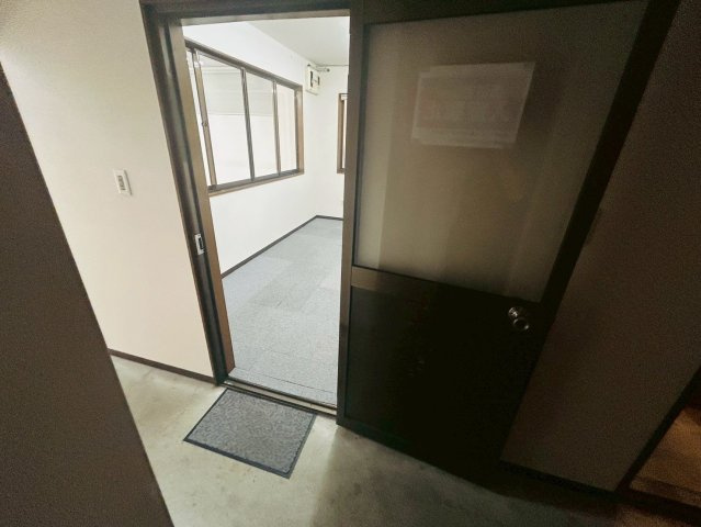 森の里貸店舗の内装