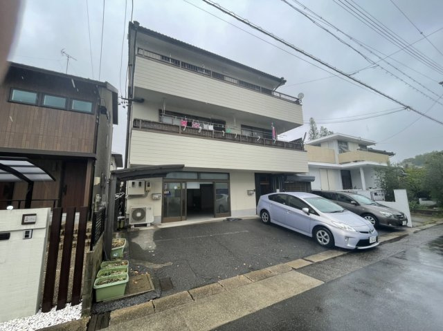 森の里貸店舗の駐車場