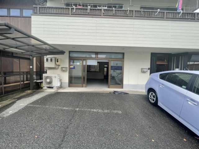 森の里貸店舗の駐車場