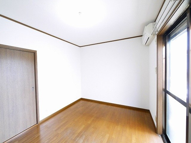 プロムナードの洋室|落ち着いた色調の洋室です