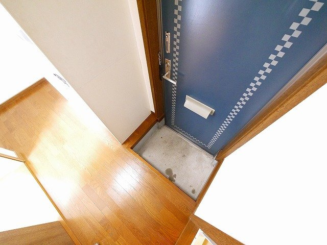 プロムナードの玄関|明るい玄関です