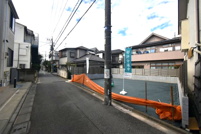 高円寺北3丁目・売地の前面道路含む現地写真|建築条件はございませんのでお好きな工務店で建築可能です。