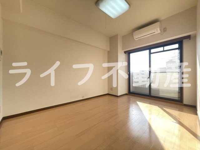 ビクトワール小阪の居間・リビング